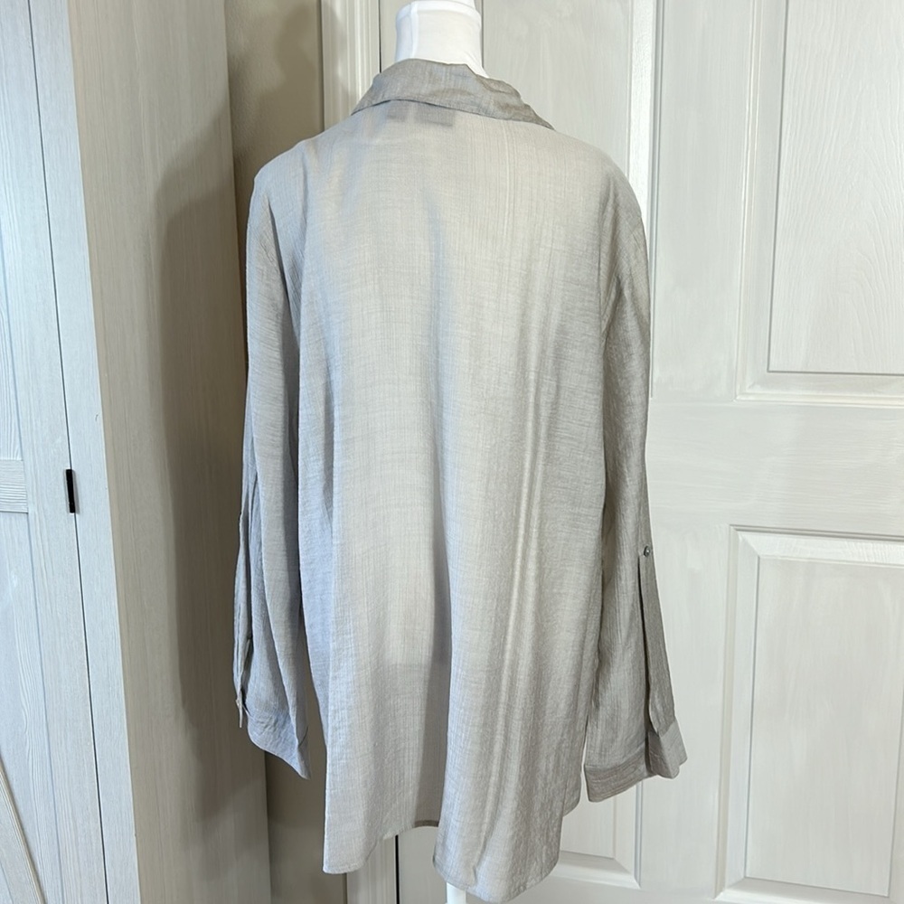 Chico’s Grey Linen-Look Tie Front Button-Up Shirt Sz 3 (XL) - Picture 5 of 10